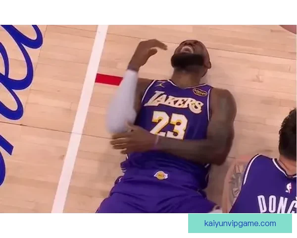湖人豪取七连胜詹姆斯高效狂砍30分力压杜兰特上演激情暴扣盛宴震撼全场