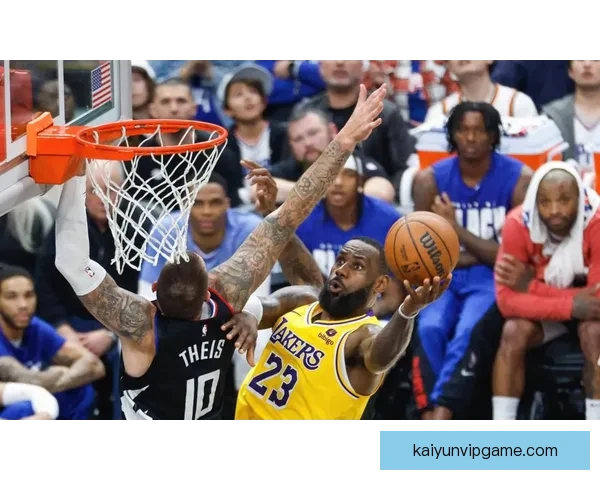 湖人虽败给活塞詹姆斯称赞韧性里夫斯欣赏全队拼搏精神